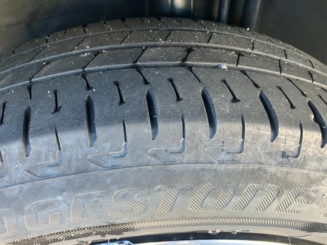 ロッキー Ｇ　１７インチアルミホイール　ＵＶＩＲカット遮音ガラス　フルＬＥＤヘッドランプ　運転席・助手席シートヒーター　ウレタンステアリングホイール　本革シフトノブ　アクティブマルチインフォメーションメーター（11枚目）