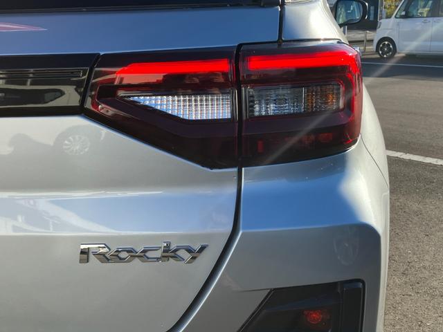 ロッキー Ｇ　１７インチアルミホイール　ＵＶＩＲカット遮音ガラス　フルＬＥＤヘッドランプ　運転席・助手席シートヒーター　ウレタンステアリングホイール　本革シフトノブ　アクティブマルチインフォメーションメーター（15枚目）