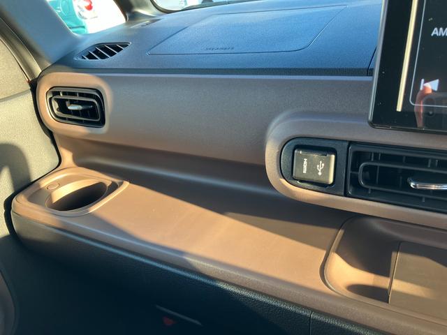 ムーヴキャンバス セオリーＧ　１４インチフルホイールキャップ　ＬＥＤヘッドランプ　ＬＥＤフォグランプ　ホっとカップホルダー　両側パワースライドドア　キーフリーシステム　プッシュボタンスタート　ＵＶカットガラス（40枚目）