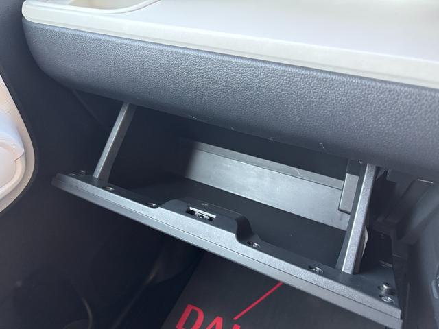 ムーヴキャンバス ストライプスＧ　雹害車　１４インチフルホイールキャップ　ＬＥＤヘッドランプ　ＬＥＤフォグランプ　ホっとカップホルダー　両側パワースライドドア　キーフリーシステム　プッシュボタンスタート　ＵＶカットガラス（15枚目）