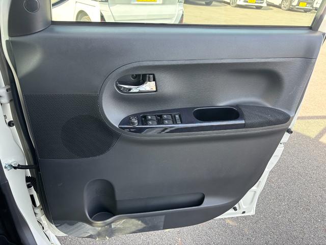 タント カスタムＸ　トップエディションＳＡＩＩＩ　１４インチアルミホイール　キーフリーシステム　パワースライドドア（片側）　オートエアコン（プッシュ式）　ＬＥＤヘッドランプ（32枚目）