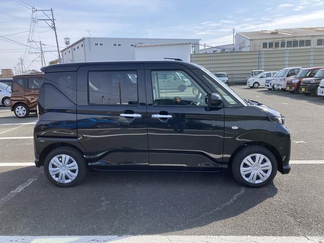 ムーヴ Ｘ　キーフリーシステム　プッシュボタンスタート　ＬＥＤヘッドライト　１４インチフルホイールキャップ　マルチインフォメーションディスプレイ　左側パワースライドドア（5枚目）