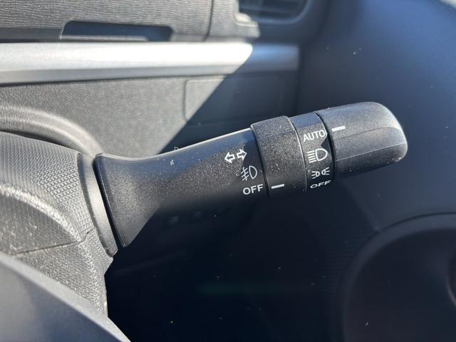 タント カスタムRS SA 15インチアルミホイール 大型エアロバンパー LEDヘッドランプ オート格納式カラードドアミラー 本革巻ステアリングホイール 両側パワースライドドア(25枚目)