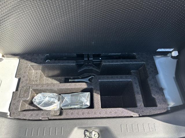 タント カスタムRS SA 15インチアルミホイール 大型エアロバンパー LEDヘッドランプ オート格納式カラードドアミラー 本革巻ステアリングホイール 両側パワースライドドア(52枚目)