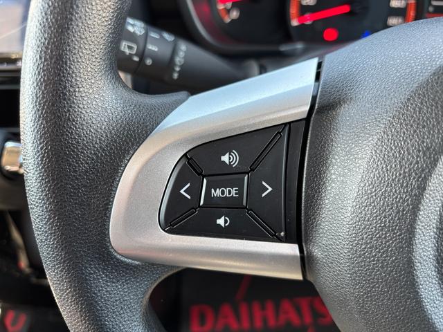 トール Ｇ　リミテッド　ＳＡＩＩＩ　キーフリーシステム　プッシュボタンスタート　オートエアコン（プッシュ式）　両側パワースライドドア　マルチインフォメーションディスプレイ（18枚目）