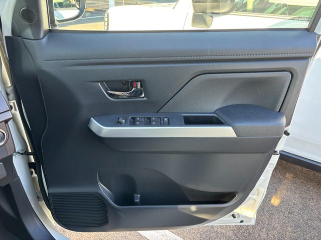 トール Ｇ　リミテッド　ＳＡＩＩＩ　キーフリーシステム　プッシュボタンスタート　オートエアコン（プッシュ式）　両側パワースライドドア　マルチインフォメーションディスプレイ（29枚目）