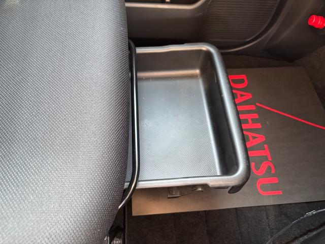 トール Ｇ　リミテッド　ＳＡＩＩＩ　キーフリーシステム　プッシュボタンスタート　オートエアコン（プッシュ式）　両側パワースライドドア　マルチインフォメーションディスプレイ（36枚目）