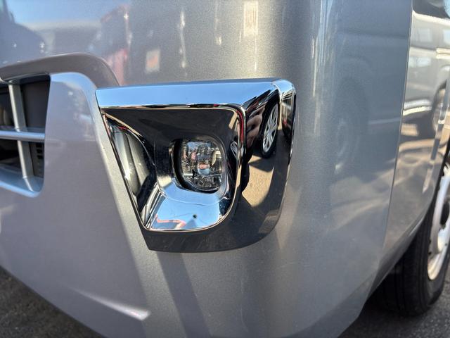 ハイゼットトラック エクストラＳＡＩＩＩｔ　２ＷＤ　ＭＴ　キーフリーシステム　マニュアルエアコン　パワーステアリング　パワーウィンドウ　ＵＶカットガラス　ハロゲンヘッドライト（11枚目）