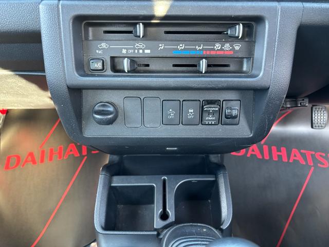 ハイゼットトラック エクストラＳＡＩＩＩｔ　２ＷＤ　ＭＴ　キーフリーシステム　マニュアルエアコン　パワーステアリング　パワーウィンドウ　ＵＶカットガラス　ハロゲンヘッドライト（24枚目）