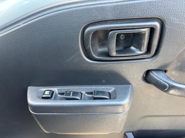 ハイゼットトラック エクストラＳＡＩＩＩｔ　２ＷＤ　ＭＴ　キーフリーシステム　マニュアルエアコン　パワーステアリング　パワーウィンドウ　ＵＶカットガラス　ハロゲンヘッドライト（27枚目）