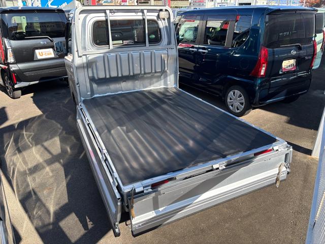 ハイゼットトラック エクストラＳＡＩＩＩｔ　２ＷＤ　ＭＴ　キーフリーシステム　マニュアルエアコン　パワーステアリング　パワーウィンドウ　ＵＶカットガラス　ハロゲンヘッドライト（39枚目）