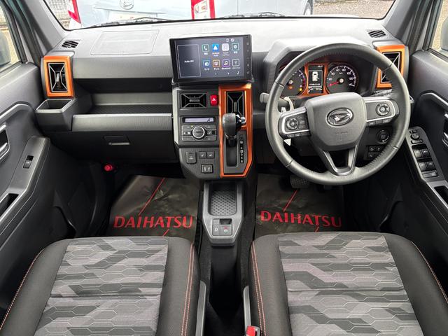 タフト G 15インチアルミホイール オートレベリング機能付フルLEDヘッドランプ LEDフォグランプ 本革巻ステアリングホイール 本革巻インパネセンターシフト TFTカラーマルチインフォメーションディスプレイ(12枚目)