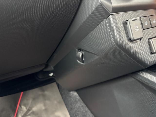 タフト G 15インチアルミホイール オートレベリング機能付フルLEDヘッドランプ LEDフォグランプ 本革巻ステアリングホイール 本革巻インパネセンターシフト TFTカラーマルチインフォメーションディスプレイ(32枚目)