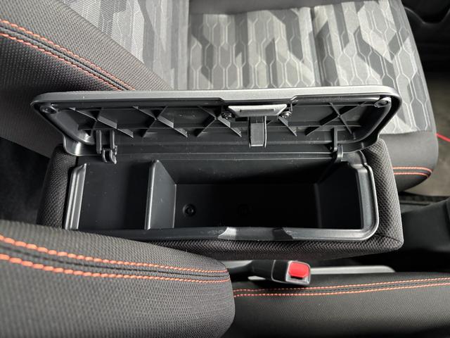 タフト G 15インチアルミホイール オートレベリング機能付フルLEDヘッドランプ LEDフォグランプ 本革巻ステアリングホイール 本革巻インパネセンターシフト TFTカラーマルチインフォメーションディスプレイ(37枚目)