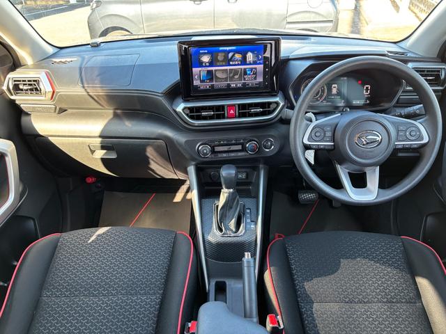 静岡ダイハツでは、メーカーの技術認定を受けたプロの整備士が整備を実施いたします。目に見えない部分までしっかりと点検するので安心です。