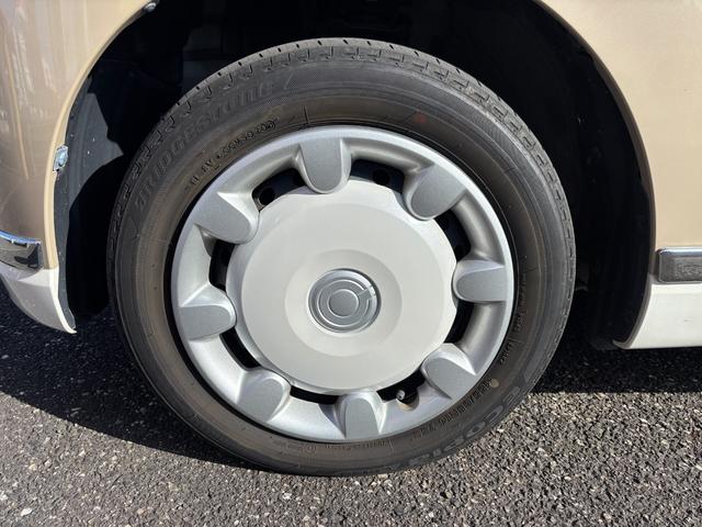 ムーヴキャンバス ＧメイクアップＶＳ　ＳＡＩＩＩ　１４インチフルホイールキャップ　ＬＥＤヘッドランプ　キーフリーシステム　両側パワースライドドア　オートエアコン（プッシュ式）　オートライト　置きラクボックス（11枚目）