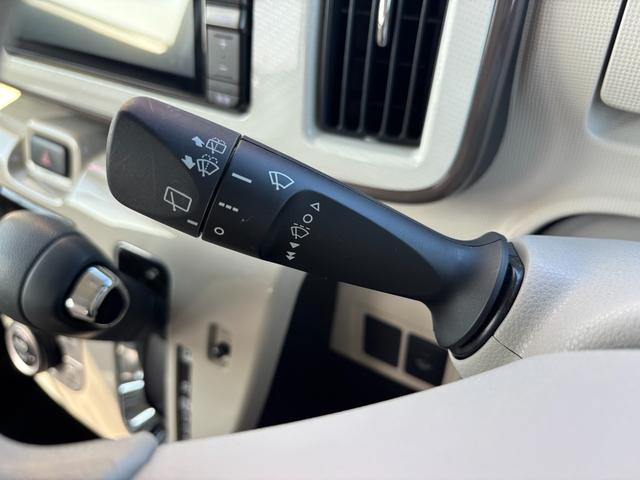 ムーヴキャンバス ＧメイクアップＶＳ　ＳＡＩＩＩ　１４インチフルホイールキャップ　ＬＥＤヘッドランプ　キーフリーシステム　両側パワースライドドア　オートエアコン（プッシュ式）　オートライト　置きラクボックス（15枚目）