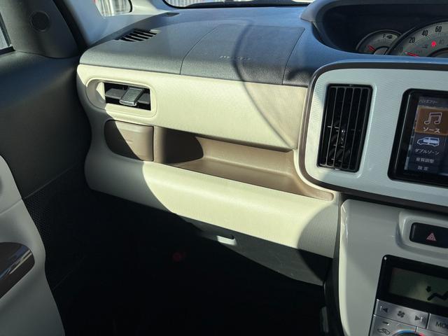 ムーヴキャンバス ＧメイクアップＶＳ　ＳＡＩＩＩ　１４インチフルホイールキャップ　ＬＥＤヘッドランプ　キーフリーシステム　両側パワースライドドア　オートエアコン（プッシュ式）　オートライト　置きラクボックス（30枚目）