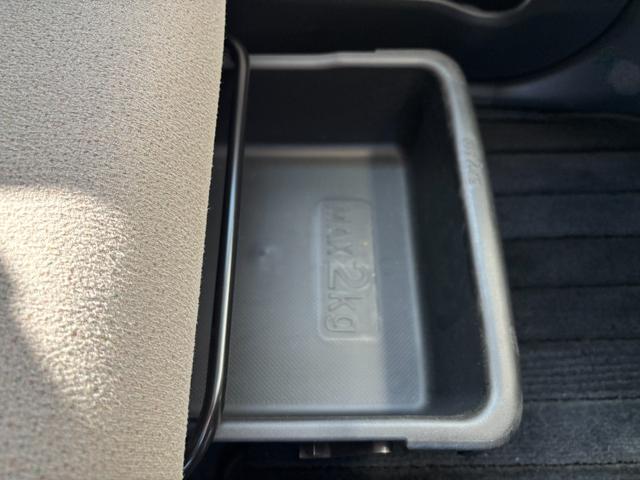 ムーヴキャンバス ＧメイクアップＶＳ　ＳＡＩＩＩ　１４インチフルホイールキャップ　ＬＥＤヘッドランプ　キーフリーシステム　両側パワースライドドア　オートエアコン（プッシュ式）　オートライト　置きラクボックス（32枚目）