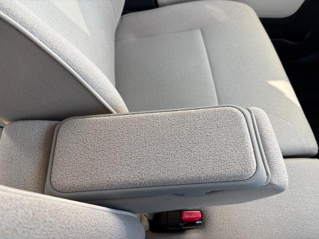 ムーヴキャンバス ＧメイクアップＶＳ　ＳＡＩＩＩ　１４インチフルホイールキャップ　ＬＥＤヘッドランプ　キーフリーシステム　両側パワースライドドア　オートエアコン（プッシュ式）　オートライト　置きラクボックス（33枚目）