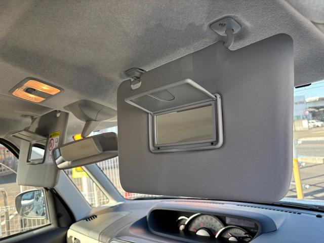 ムーヴキャンバス ＧメイクアップＶＳ　ＳＡＩＩＩ　１４インチフルホイールキャップ　ＬＥＤヘッドランプ　キーフリーシステム　両側パワースライドドア　オートエアコン（プッシュ式）　オートライト　置きラクボックス（35枚目）