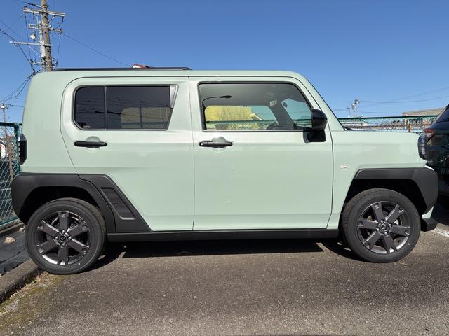 タフト Ｇ　ダーククロムベンチャー　メッキドアアウターハンドル　１５インチアルミホイール　オートレベリング機能付フルＬＥＤヘッドランプ　ＬＥＤフォグランプ　本革巻ステアリングホイール　本革巻インパネセンターシフト（4枚目）