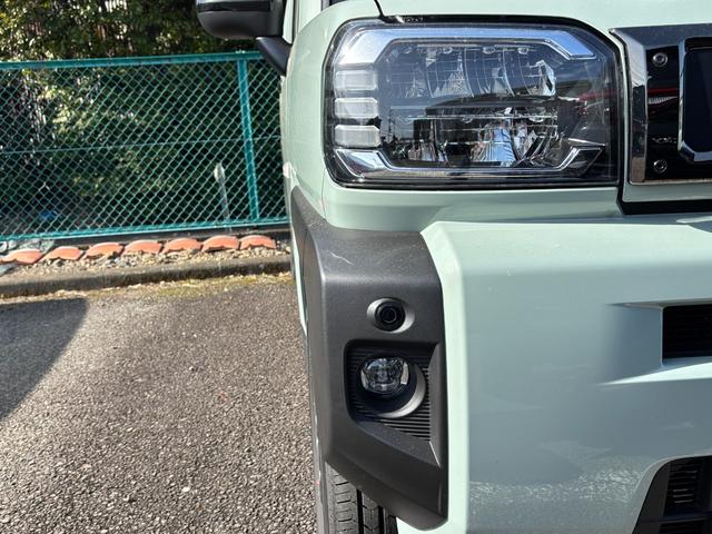 タフト Ｇ　ダーククロムベンチャー　メッキドアアウターハンドル　１５インチアルミホイール　オートレベリング機能付フルＬＥＤヘッドランプ　ＬＥＤフォグランプ　本革巻ステアリングホイール　本革巻インパネセンターシフト（8枚目）