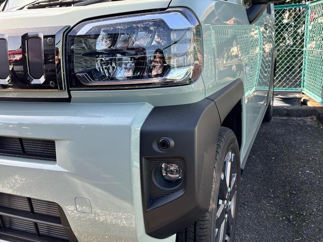 タフト Ｇ　ダーククロムベンチャー　メッキドアアウターハンドル　１５インチアルミホイール　オートレベリング機能付フルＬＥＤヘッドランプ　ＬＥＤフォグランプ　本革巻ステアリングホイール　本革巻インパネセンターシフト（9枚目）