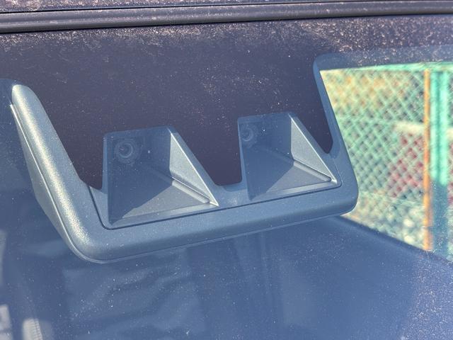 タフト Ｇ　ダーククロムベンチャー　メッキドアアウターハンドル　１５インチアルミホイール　オートレベリング機能付フルＬＥＤヘッドランプ　ＬＥＤフォグランプ　本革巻ステアリングホイール　本革巻インパネセンターシフト（11枚目）