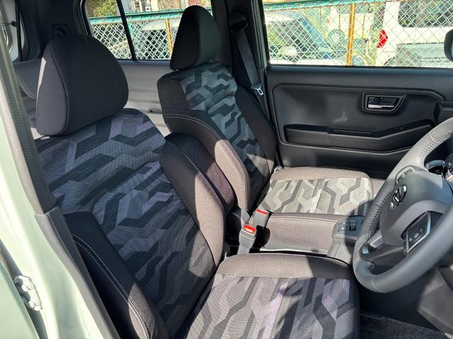 タフト Ｇ　ダーククロムベンチャー　メッキドアアウターハンドル　１５インチアルミホイール　オートレベリング機能付フルＬＥＤヘッドランプ　ＬＥＤフォグランプ　本革巻ステアリングホイール　本革巻インパネセンターシフト（14枚目）