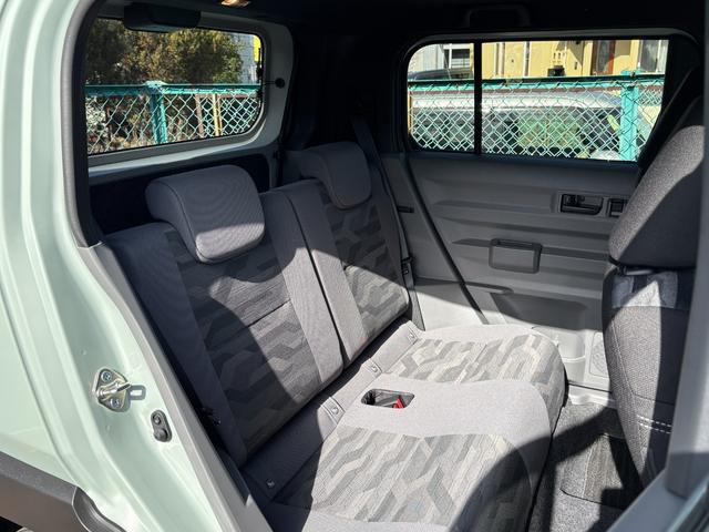 タフト Ｇ　ダーククロムベンチャー　メッキドアアウターハンドル　１５インチアルミホイール　オートレベリング機能付フルＬＥＤヘッドランプ　ＬＥＤフォグランプ　本革巻ステアリングホイール　本革巻インパネセンターシフト（15枚目）