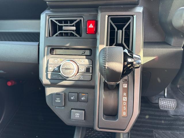 タフト Ｇ　ダーククロムベンチャー　メッキドアアウターハンドル　１５インチアルミホイール　オートレベリング機能付フルＬＥＤヘッドランプ　ＬＥＤフォグランプ　本革巻ステアリングホイール　本革巻インパネセンターシフト（26枚目）