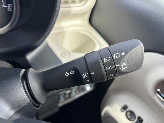 ムーヴキャンバス ストライプスＧ　１４インチフルホイールキャップ　ＬＥＤヘッドランプ　ＬＥＤフォグランプ　ホっとカップホルダー　両側パワースライドドア　キーフリーシステム　プッシュボタンスタート　ＵＶカットガラス（21枚目）