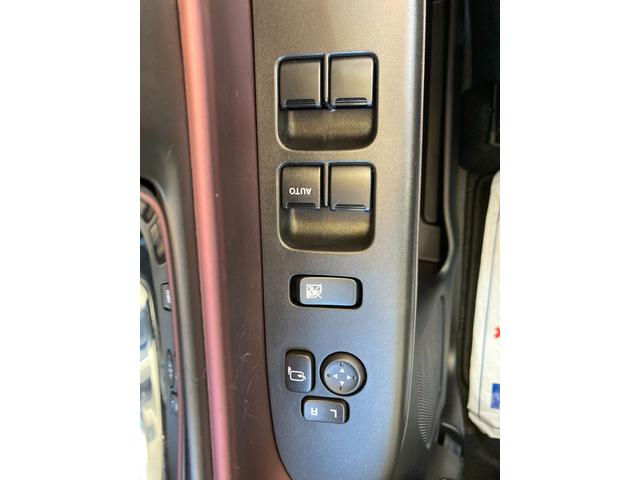 スペーシアカスタム カスタム　ＨＹＢＲＩＤ　ＸＳターボ　ナビ　全方位カメラ　オートライト　Ｂｌｕｅｔｏｏｔｈ　スライドドア　純正ナビ　プッシュスタート　シートヒーター　オートエアコン　禁煙車　衝突被害軽減システム　横滑り防止機能　衝突安全ボディ　盗難防止システム（28枚目）