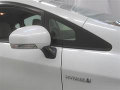 ドアミラーは電動格納機能もあります。駐車する際にこの機能があると大変便利ですね。 7