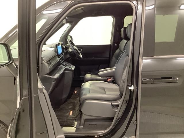 ステップワゴン ｅ：ＨＥＶスパーダ　ＨＳＥＮＳＩＮＧ新車保証試乗車ワンオ－ナ－　１オーナー　デュアルエアコン　フルオートエアコン　ＥＳＣ　シートヒータ　キーフリー　ＬＥＤヘッドランプ　イモビ　ＡＢＳ　リアカメラ　スマートキ　整備記録簿（32枚目）