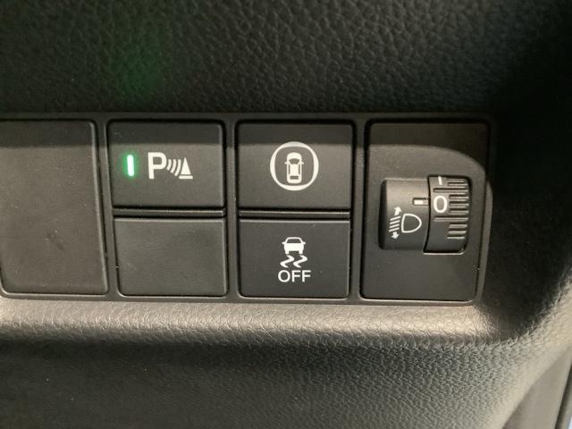 フィット ｅ：ＨＥＶホーム　ＨＳＥＮＳＩＮＧ最長５年保証ワンオ－ナ－　前後誤発進抑制機能　助手席エアバッグ　運転席エアバッグ　１オナ　ＬＥＤライト　ＵＳＢ接続　バックカメラ　ＡＢＳ　サイドエアバッグ　オートクルーズコントロール（12枚目）