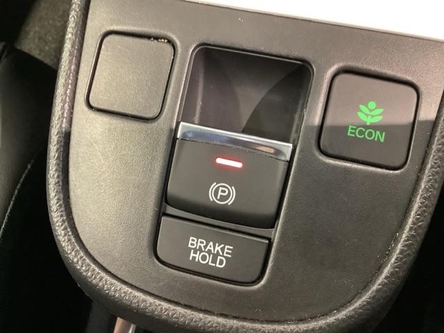 フィット ｅ：ＨＥＶホーム　ＨＳＥＮＳＩＮＧ最長５年保証ワンオ－ナ－　前後誤発進抑制機能　助手席エアバッグ　運転席エアバッグ　１オナ　ＬＥＤライト　ＵＳＢ接続　バックカメラ　ＡＢＳ　サイドエアバッグ　オートクルーズコントロール（14枚目）