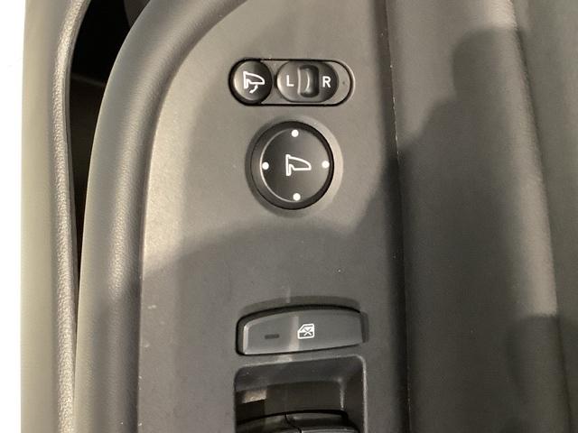 フィット ｅ：ＨＥＶホーム　ＨＳＥＮＳＩＮＧ最長５年保証ワンオ－ナ－　前後誤発進抑制機能　助手席エアバッグ　運転席エアバッグ　１オナ　ＬＥＤライト　ＵＳＢ接続　バックカメラ　ＡＢＳ　サイドエアバッグ　オートクルーズコントロール（15枚目）