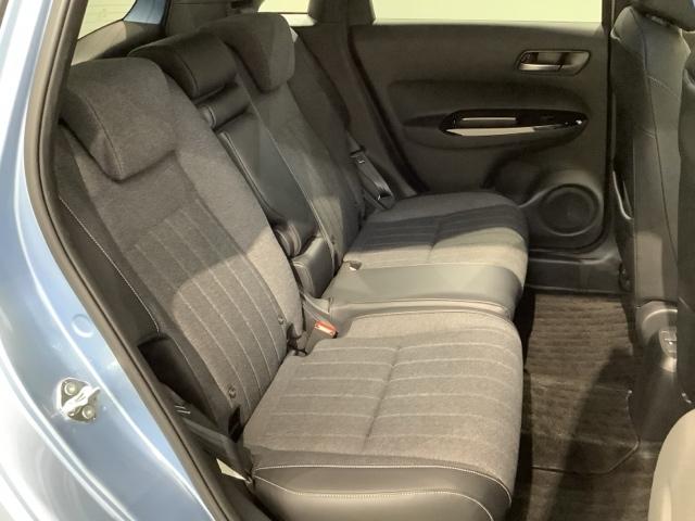 フィット ｅ：ＨＥＶホーム　ＨＳＥＮＳＩＮＧ最長５年保証ワンオ－ナ－　前後誤発進抑制機能　助手席エアバッグ　運転席エアバッグ　１オナ　ＬＥＤライト　ＵＳＢ接続　バックカメラ　ＡＢＳ　サイドエアバッグ　オートクルーズコントロール（18枚目）