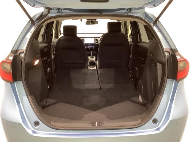 フィット ｅ：ＨＥＶホーム　ＨＳＥＮＳＩＮＧ最長５年保証ワンオ－ナ－　前後誤発進抑制機能　助手席エアバッグ　運転席エアバッグ　１オナ　ＬＥＤライト　ＵＳＢ接続　バックカメラ　ＡＢＳ　サイドエアバッグ　オートクルーズコントロール（19枚目）