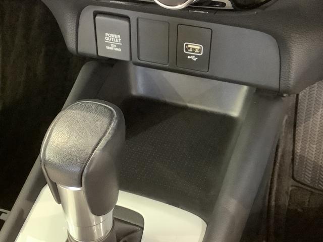 フィット ｅ：ＨＥＶホーム　ＨＳＥＮＳＩＮＧ最長５年保証ワンオ－ナ－　前後誤発進抑制機能　助手席エアバッグ　運転席エアバッグ　１オナ　ＬＥＤライト　ＵＳＢ接続　バックカメラ　ＡＢＳ　サイドエアバッグ　オートクルーズコントロール（28枚目）