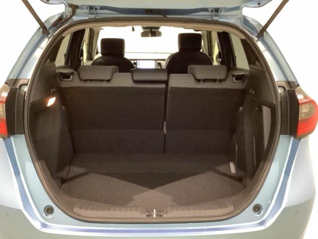 フィット ｅ：ＨＥＶホーム　ＨＳＥＮＳＩＮＧ最長５年保証ワンオ－ナ－　前後誤発進抑制機能　助手席エアバッグ　運転席エアバッグ　１オナ　ＬＥＤライト　ＵＳＢ接続　バックカメラ　ＡＢＳ　サイドエアバッグ　オートクルーズコントロール（31枚目）