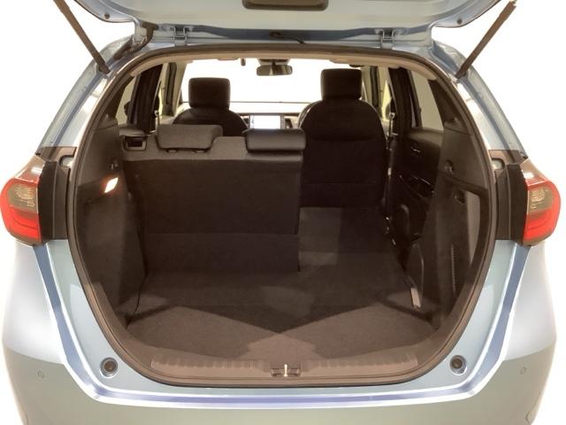 フィット ｅ：ＨＥＶホーム　ＨＳＥＮＳＩＮＧ最長５年保証ワンオ－ナ－　前後誤発進抑制機能　助手席エアバッグ　運転席エアバッグ　１オナ　ＬＥＤライト　ＵＳＢ接続　バックカメラ　ＡＢＳ　サイドエアバッグ　オートクルーズコントロール（32枚目）