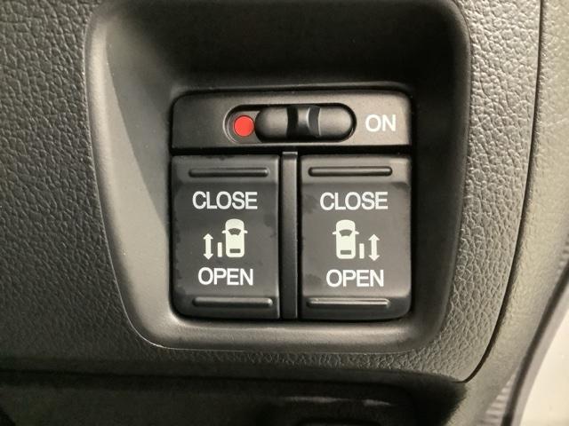 N-BOX GSSパッケージ 1年保証 ワンオ-ナ- TV Rカメラ 音楽機器接続 シ-トヒ-タ- ETC HID 両側電動ドア VSA スマ-トキ- 盗難防止装置 整備記録簿 AAC スペアキ- ドアバイザ- ベンチシ-ト(12枚目)