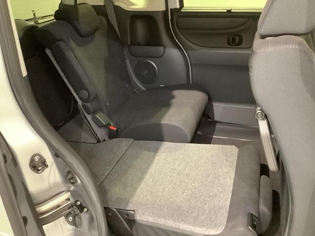 N-BOX GSSパッケージ 1年保証 ワンオ-ナ- TV Rカメラ 音楽機器接続 シ-トヒ-タ- ETC HID 両側電動ドア VSA スマ-トキ- 盗難防止装置 整備記録簿 AAC スペアキ- ドアバイザ- ベンチシ-ト(33枚目)