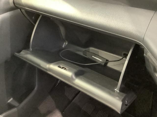 ステップワゴンスパーダ Ｓ　１年保証　ワンオ－ナ－　ナビＶＸＭ－１３５ＶＦＮＩ　ＴＶ　Ｒカメラ　ＣＤ録音　ＤＶＤ　ＥＴＣ　ＨＩＤ　フォグライト　ＶＳＡ　クルコン　アルミ　スマ－トキ－　盗難防止装置　整備記録簿　ドアバイザ－（26枚目）