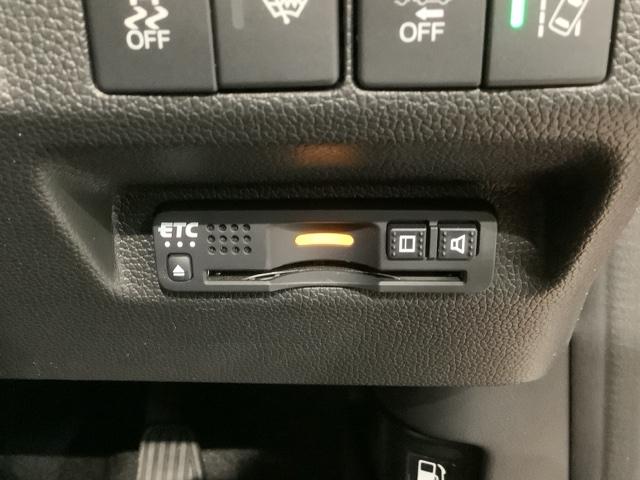 フリード G・ホンダセンシング 最長5年保証 ワンオーナ- ナビVXM-207VFNI TV Rカメラ CD録音 BTオーディオ DVD ドラレコ ETC LEDライト VSA シ-トヒ-タ- 両側電動ドア クルコン アルミ Fセグ(13枚目)