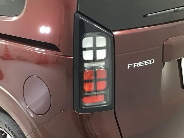 フリード エアーEX HSENSING 新車保証 試乗車 ワンオ-ナ- ナビLXM-247VFLI TV Rカメラ CD録音 BTオーディオ DVD ETC LEDライト VSA 両側電動ドア シ-トヒ-タ- クルコン(42枚目)