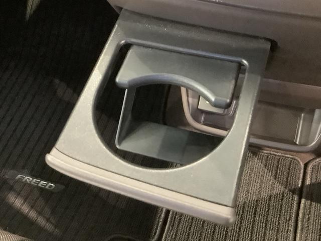 フリード Ｇ・ホンダセンシング　最長５年保証　ワンオ－ナ－　ナビＶＸＭ－１９５ＶＦｉ　ＴＶ　Ｒカメラ　ＣＤ録音　ＢＴオ－ディオ　ＤＶＤ　Ｒモニタ－　ＥＴＣ　ＬＥＤライト　両側電動ドア　ＶＳＡ　クルコン　スマ－トキ－　スペアキ－ＡＡＣ（27枚目）